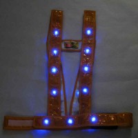 LEDタスキ型安全ベスト『光るんです』 ゴールド/青LED フリーサイズ 取寄品の3枚目